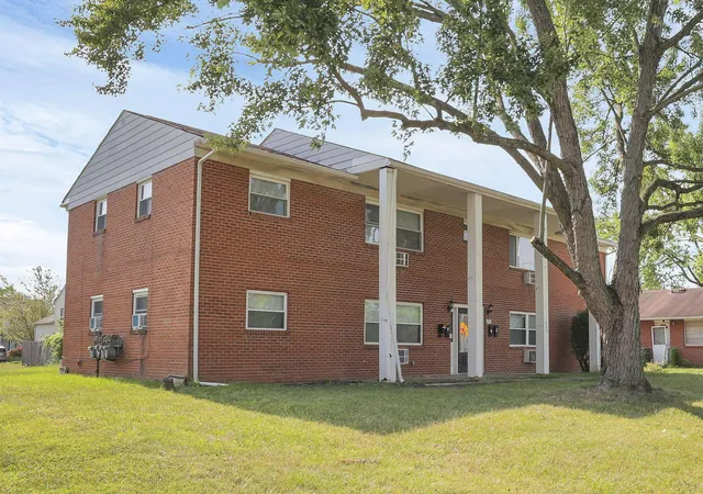 Photo 3 of Townhouse for sale at 690 Kingsford Rd, Columbus, OH 43204 | MLS# 226036168 | Listing updated on 2026-10-09