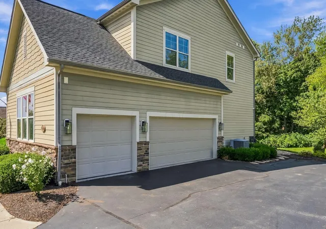 Photo 4 of Single family home for sale at 1002 Rambling Brk Way, Delaware, OH 43015 | MLS# 226035423 | Listing updated on 2026-09-28