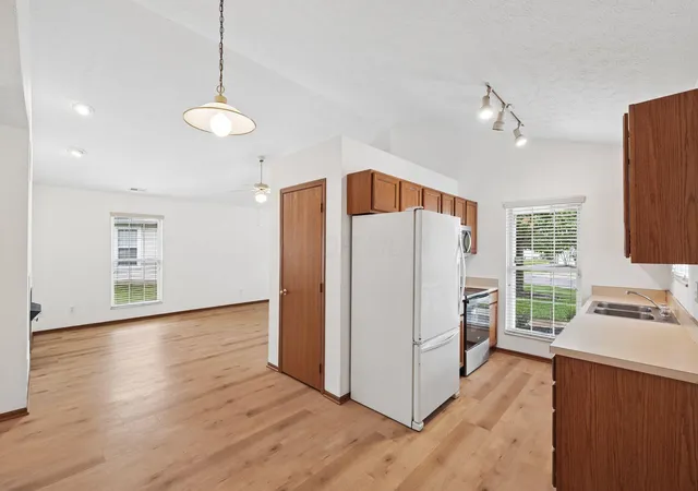 Listing Photo 4 - Condo for sale in building located at 6084 Murphys Pond Rd, Canal Winchester, OH 43110