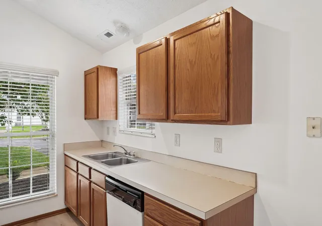 Listing Photo 5 - Condo for sale in building located at 6084 Murphys Pond Rd, Canal Winchester, OH 43110