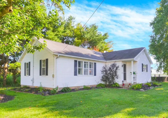 Photo 3 of Single family home for sale at 11308 Lovers Ln, Mount Vernon, OH 43050 | MLS# 226034876 | Listing updated on 2026-10-17