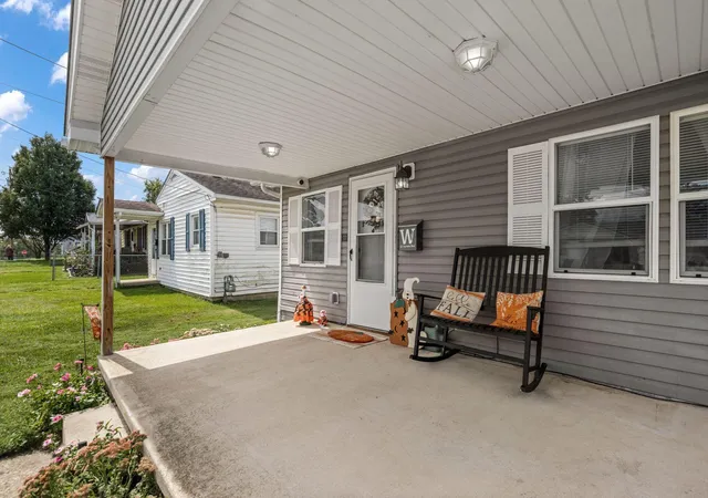Photo 3 of Single family home for sale at 121 Fairview Blvd, Circleville, OH 43113 | MLS# 226035137 | Listing updated on 2026-09-24