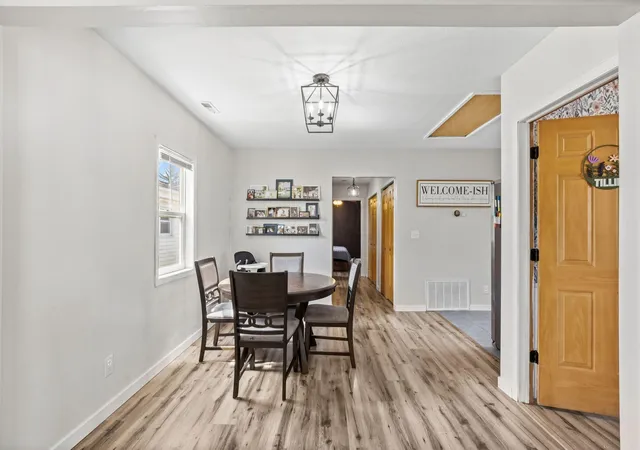 Photo 4 of Single family home for sale at 121 Fairview Blvd, Circleville, OH 43113 | MLS# 226035137 | Listing updated on 2026-09-24