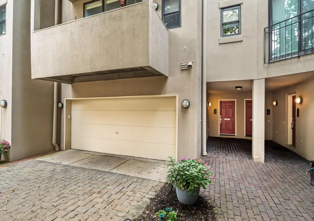 Listing Photo 5 - Condo for sale in building located at 712 Sycamore Pl, Columbus, OH 43206