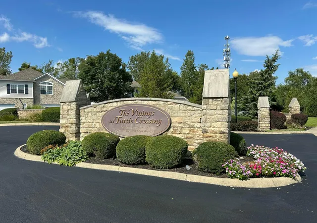 Listing Photo 2 - Condo for sale in building located at 5600 Vintage Pl, Dublin, OH 43016