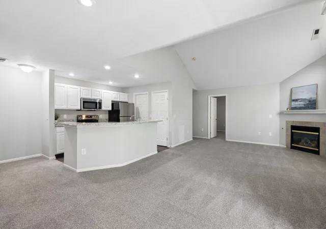 Listing Photo 5 - Condo for sale in building located at 5600 Vintage Pl, Dublin, OH 43016