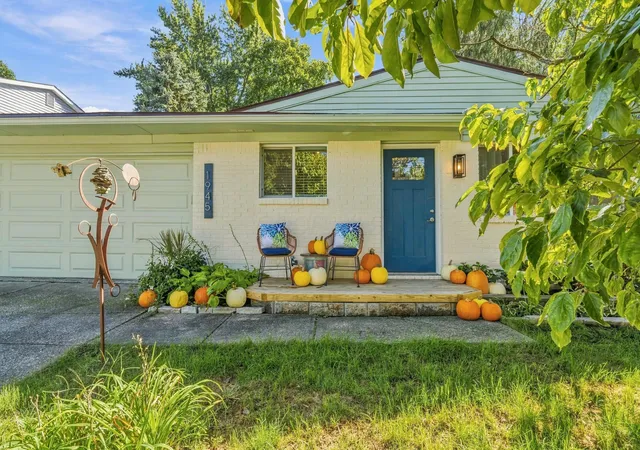 Photo 1 of Single family home for sale at 1945 Shallowford Ave, Columbus, OH 43235 | MLS# 226036576 | Listing updated on 2026-10-05
