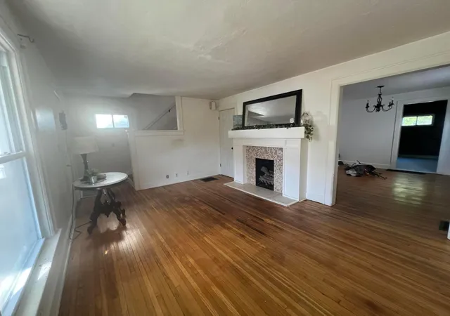 Photo 4 of Single family home for sale at 250 E Woodrow Ave, Columbus, OH 43207 | MLS# 226034557 | Listing updated on 2026-10-26