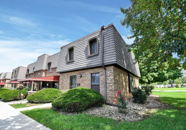 Photo 2 of Condo for sale at 625 Country Clb Dr #D4, Newark, OH 43055 | MLS# 226035198 | Listing updated on 2026-09-28