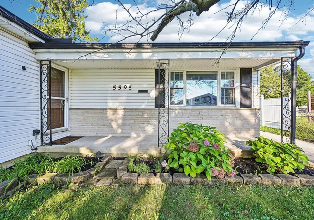 Photo 2 of Single family home for sale at 5595 Karl Rd, Columbus, OH 43229 | MLS# 226034746 | Listing updated on 2026-10-06