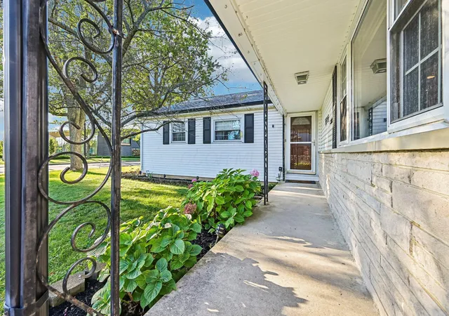 Photo 3 of Single family home for sale at 5595 Karl Rd, Columbus, OH 43229 | MLS# 226034746 | Listing updated on 2026-10-06