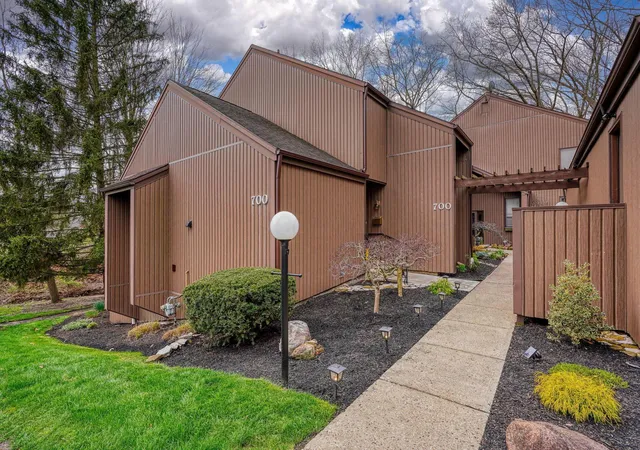 Photo 1 of Condo for sale at 700 Tall Oaks Dr, Newark, OH 43055 | MLS# 226034572 | Listing updated on 2026-09-10