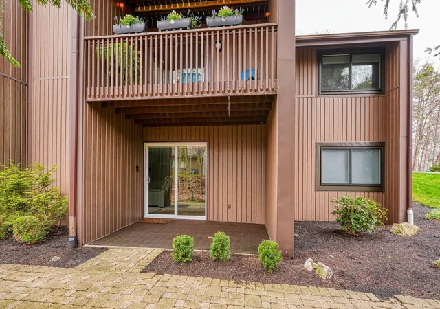 Photo 3 of Sale Pending at 700 Tall Oaks Dr, Newark, OH 43055 | MLS# 226034572 | Listing updated on 2026-09-21