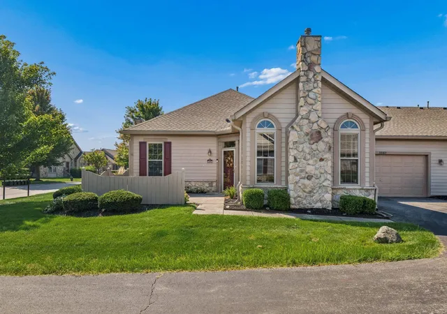Listing Photo 3 - Condo for sale in building located at 8848 Linksway Dr, Powell, OH 43065