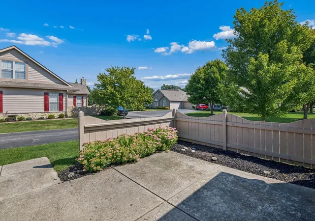 Listing Photo 4 - Condo for sale in building located at 8848 Linksway Dr, Powell, OH 43065