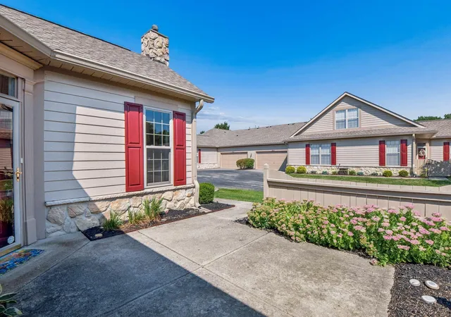 Listing Photo 5 - Condo for sale in building located at 8848 Linksway Dr, Powell, OH 43065