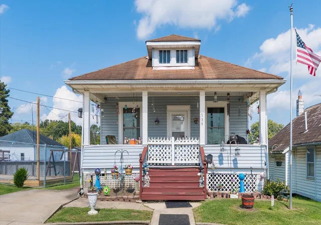 Photo 2 of Single family home for sale at 739 Arch St, Zanesville, OH 43701 | MLS# 226034590 | Listing updated on 2026-09-11