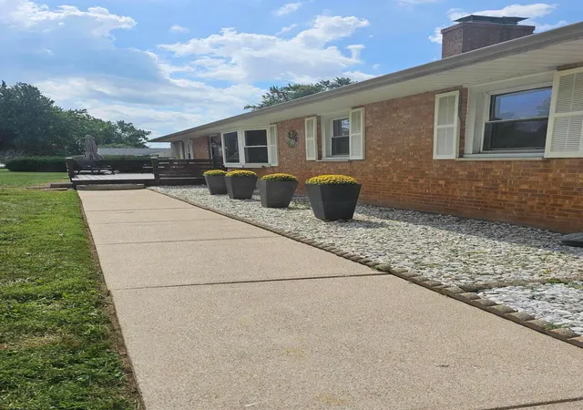 Photo 3 of Single family home for sale at 3867 Noe Bixby Rd, Columbus, OH 43232 | MLS# 226034610 | Listing updated on 2026-09-12