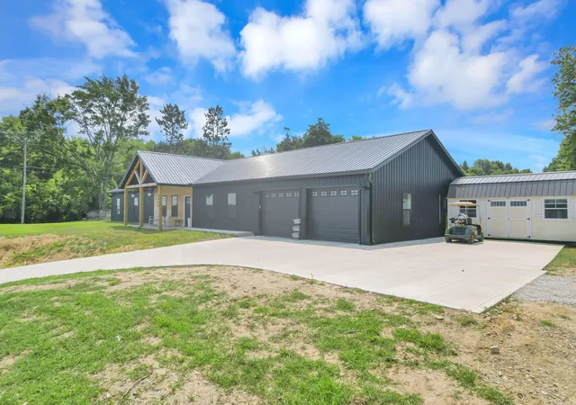 Photo 2 of Single family home for sale at 2694 Lees Rd, Heath, OH 43056 | MLS# 226034615 | Listing updated on 2026-09-14