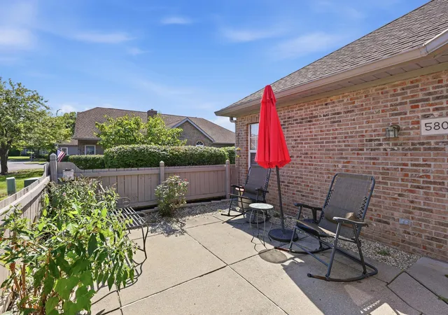 Listing Photo 4 - Condo for sale in building located at 5801 Willow Lake Dr, Grove City, OH 43123
