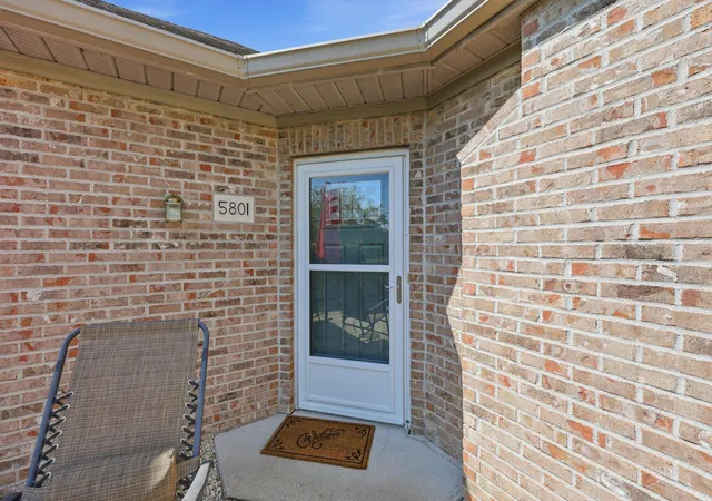 Listing Photo 5 - Condo for sale in building located at 5801 Willow Lake Dr, Grove City, OH 43123