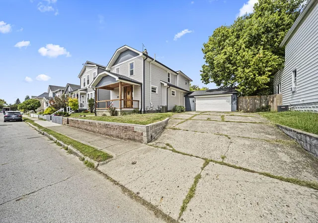 Photo 3 of Single family home for sale at 650 Stewart Ave, Columbus, OH 43206 | MLS# 226034617 | Listing updated on 2026-09-14