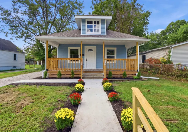 Single family home for sale at 2795 Perdue Ave, Columbus, OH 43211 | MLS# 226034619