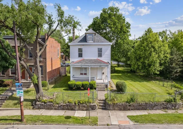 Photo 3 of Single family home for sale at 422 Chittenden Ave, Columbus, OH 43201 | MLS# 226034729 | Listing updated on 2026-09-11