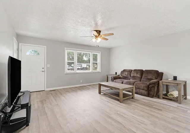 Photo 1 of Single family home for sale at 197 Helen Rd SW, Pataskala, OH 43062 | MLS# 226034708 | Listing updated on 2026-09-21
