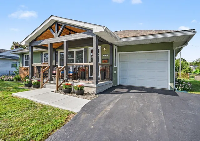 Photo 1 of Single family home for sale at 2754 Dennis Ln, Grove City, OH 43123 | MLS# 226034666 | Listing updated on 2026-09-19