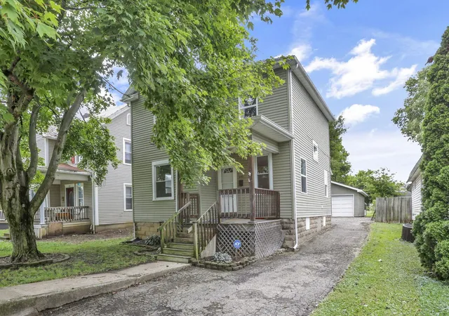 Photo 2 of Single family home for sale at 643 E Walnut St, Lancaster, OH 43130 | MLS# 226035008 | Listing updated on 2026-09-14