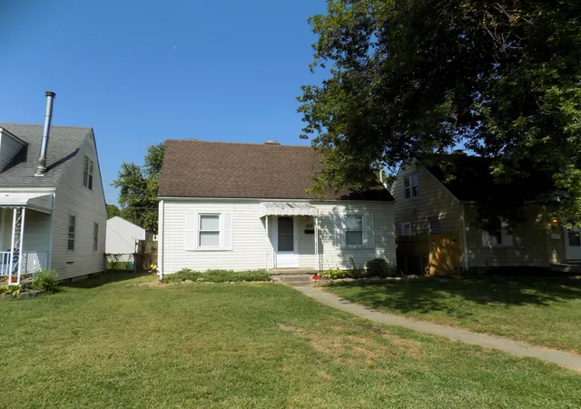Single family home for sale at 815 Chestershire Rd, Columbus, OH 43204 | MLS# 226034698