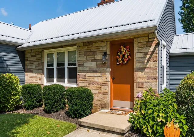 Photo 2 of Single family home for sale at 1617 Doaks Ln, Zanesville, OH 43701 | MLS# 226034710 | Listing updated on 2026-09-19