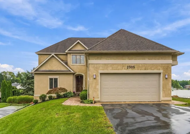 Single family home for sale at 2305 Pawnee Dr, London, OH 43140 | MLS# 226036127