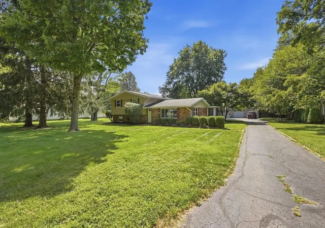 Photo 2 of Single family home for sale at 3789 New Carlisle Pike, Springfield, OH 45504 | MLS# 226034718 | Listing updated on 2026-09-21