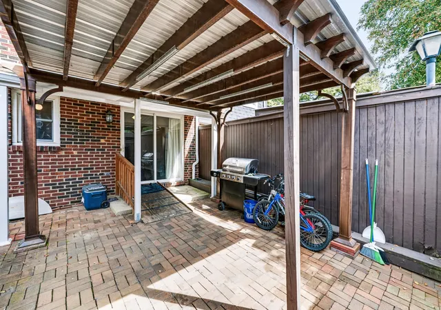 Listing Photo 2 - Condo for sale in building located at 586 Pamlico St, Columbus, OH 43228 - Unit #W2