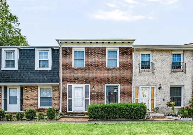 Photo 4 of Condo for sale at 586 Pamlico St #W2, Columbus, OH 43228 | MLS# 226034731 | Listing updated on 2026-09-11