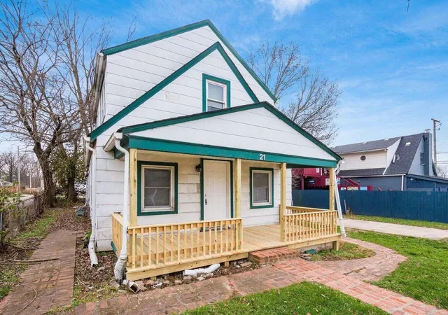 Photo 1 of Single family home for sale at 21 Benfield Ave, Columbus, OH 43207 | MLS# 226034762 | Listing updated on 2026-09-11