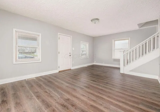 Photo 4 of Single family home for sale at 21 Benfield Ave, Columbus, OH 43207 | MLS# 226034762 | Listing updated on 2026-09-11