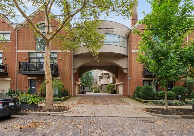 Photo 2 of Condo for sale at 719 Sycamore Pl, Columbus, OH 43206 | MLS# 226034742 | Listing updated on 2026-09-13