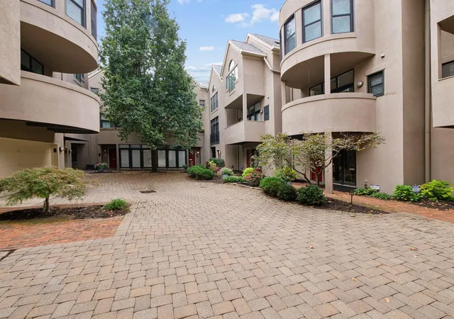 Photo 3 of Condo for sale at 719 Sycamore Pl, Columbus, OH 43206 | MLS# 226034742 | Listing updated on 2026-09-13