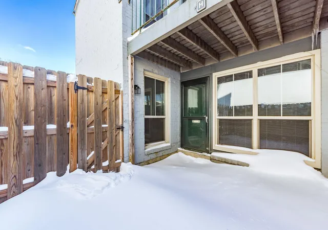 Listing Photo 5 - Condo for sale in building located at 1126 Merrimar Cir N, Columbus, OH 43220 - Unit #H