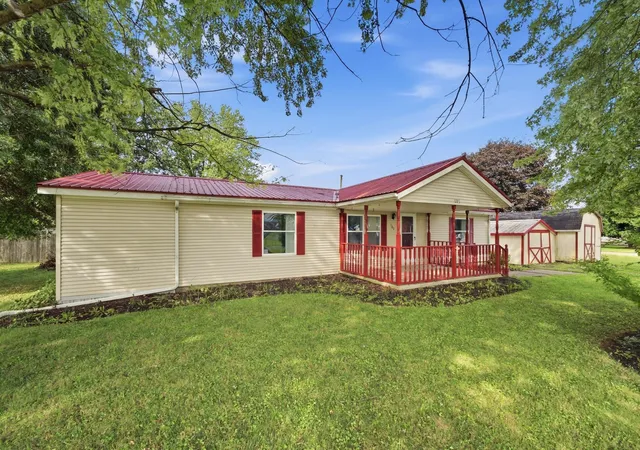 Single family home for sale at 105 Beard St, Frazeysburg, OH 43822 | MLS# 226034787
