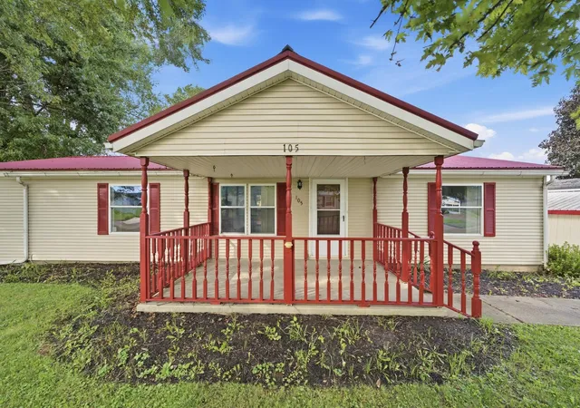Photo 3 of Single family home for sale at 105 Beard St, Frazeysburg, OH 43822 | MLS# 226034787 | Listing updated on 2026-09-14