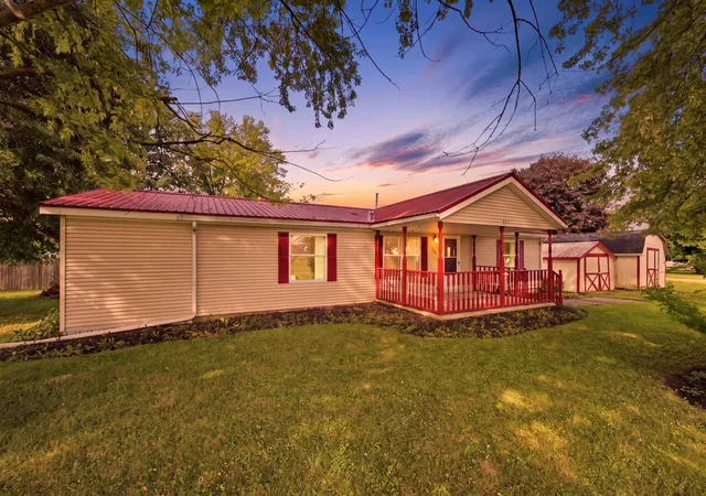 Photo 3 of Single family home for sale at 105 Beard St, Frazeysburg, OH 43822 | MLS# 226034787 | Listing updated on 2026-09-14
