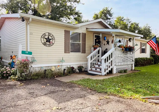 Photo 2 of Single family home for sale at 2870 Maysville Pike #69, Zanesville, OH 43701 | MLS# 226034798 | Listing updated on 2026-09-24