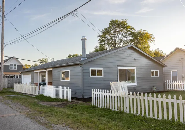 Photo 1 of Single family home for sale at 4345 Mathews Ave, Obetz, OH 43207 | MLS# 226035693 | Listing updated on 2026-09-27