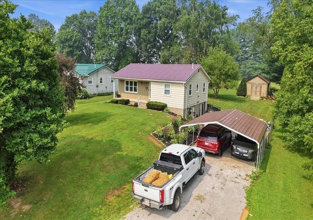 Photo 3 of Single family home for sale at 605 Snyder Dr, Loudonville, OH 44842 | MLS# 226034816 | Listing updated on 2026-09-25