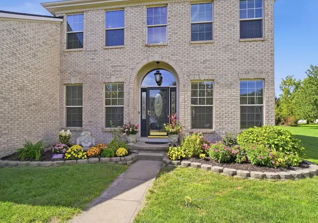 Photo 4 of Single family home for sale at 2315 Bold Venture Dr, Lewis Center, OH 43035 | MLS# 226035166 | Listing updated on 2026-09-30