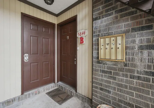 Photo 2 of Condo for sale at 5844 Hallridge Cir #B, Columbus, OH 43232 | MLS# 226034845 | Listing updated on 2026-09-12